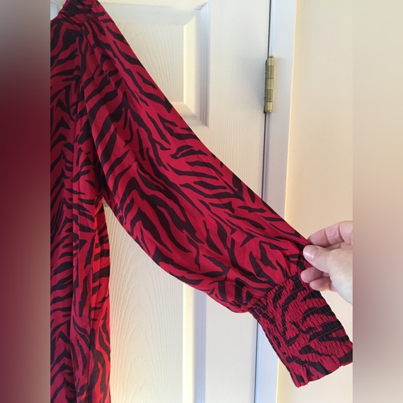 Sz 24 off shoulder blouse NWT - Picture 2 of 4